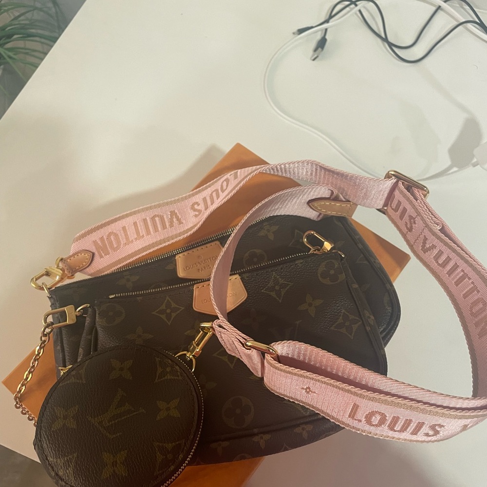 Louis Vuitton Multi Pochette Accessories-Light Pink